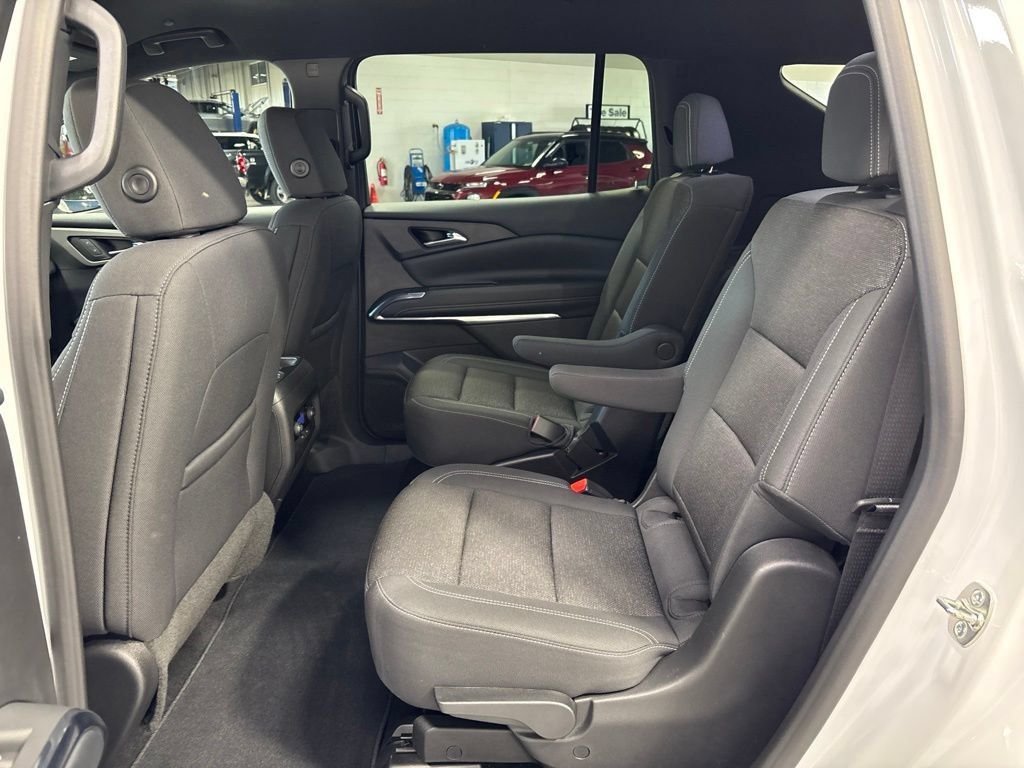 Used 2026 Chevrolet Traverse LT FWD image 43