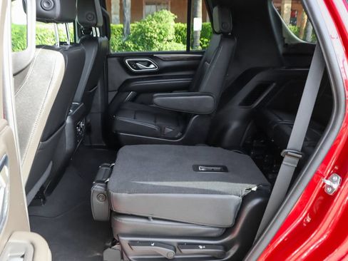 Used 2024 Chevrolet Tahoe Z71 w/ Luxury Package AWD/4WD image 39
