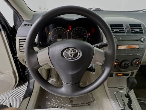 Used 2011 Toyota Corolla LE image 18