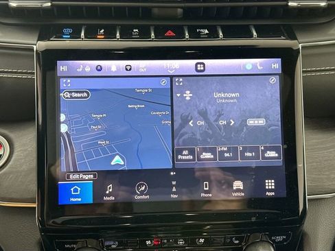 Used 2023 Jeep Grand Cherokee Overland image 13