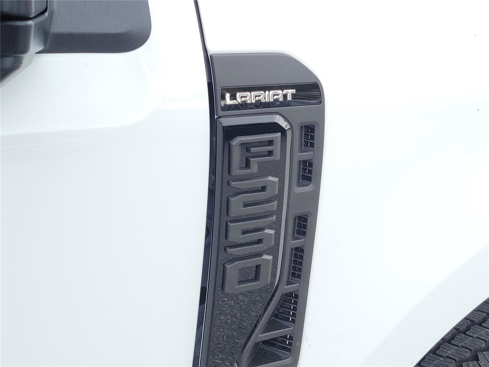 New 2026 Ford F250 Lariat w/ Black Appearance Package AWD/4WD image 8