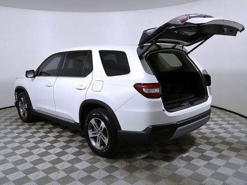 Used 2025 Honda Pilot EX-L image 10