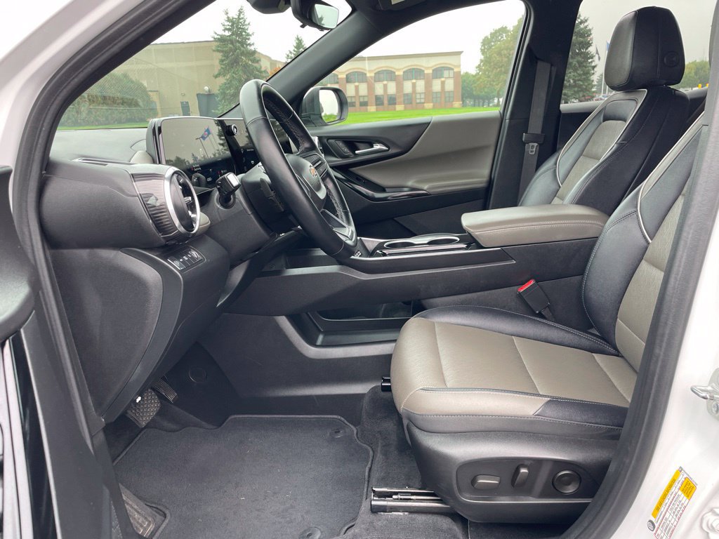 Used 2025 Chevrolet Equinox LT w/ Convenience Package II AWD/4WD image 9