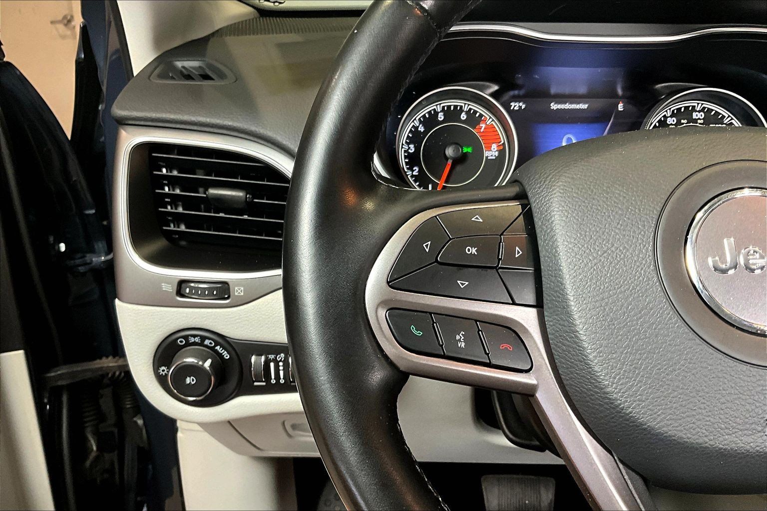 Used 2021 Jeep Cherokee Latitude Lux w/ Comfort/Convenience Group FWD image 12