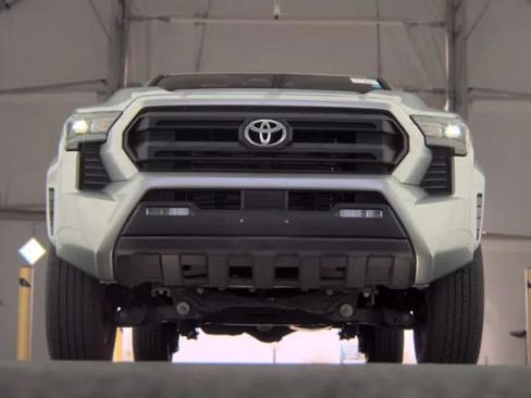 Used 2024 Toyota Tacoma SR5 AWD/4WD image 7