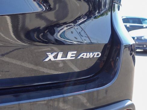 Used 2018 Toyota Highlander XLE AWD/4WD image 8