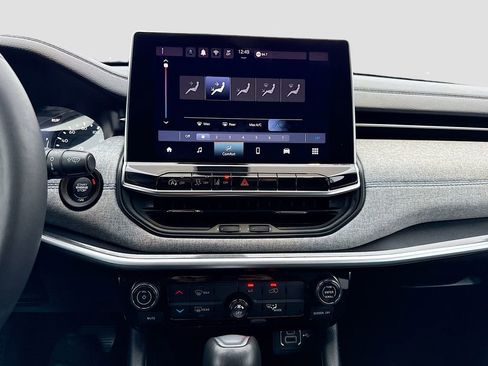 Used 2024 Jeep Compass Latitude image 15