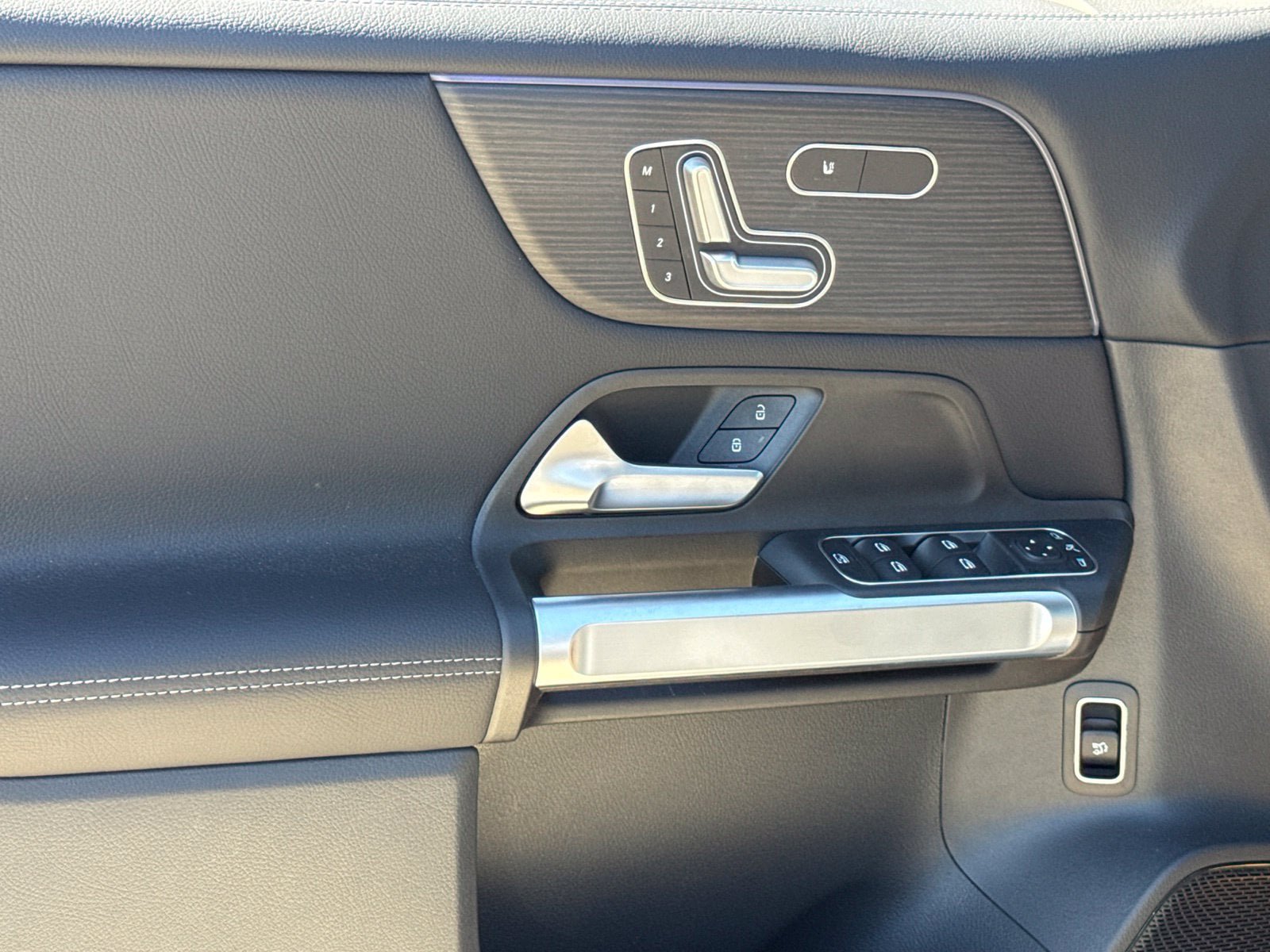 New 2026 Mercedes-Benz GLB 250 4MATIC image 15