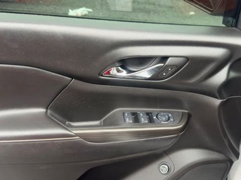 Used 2017 GMC Acadia SLT image 9