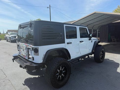 Used 2018 Jeep Wrangler Unlimited Sport w/ Connectivity Group AWD/4WD image 4