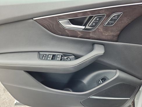 Used 2023 Audi Q8 Premium Plus image 25