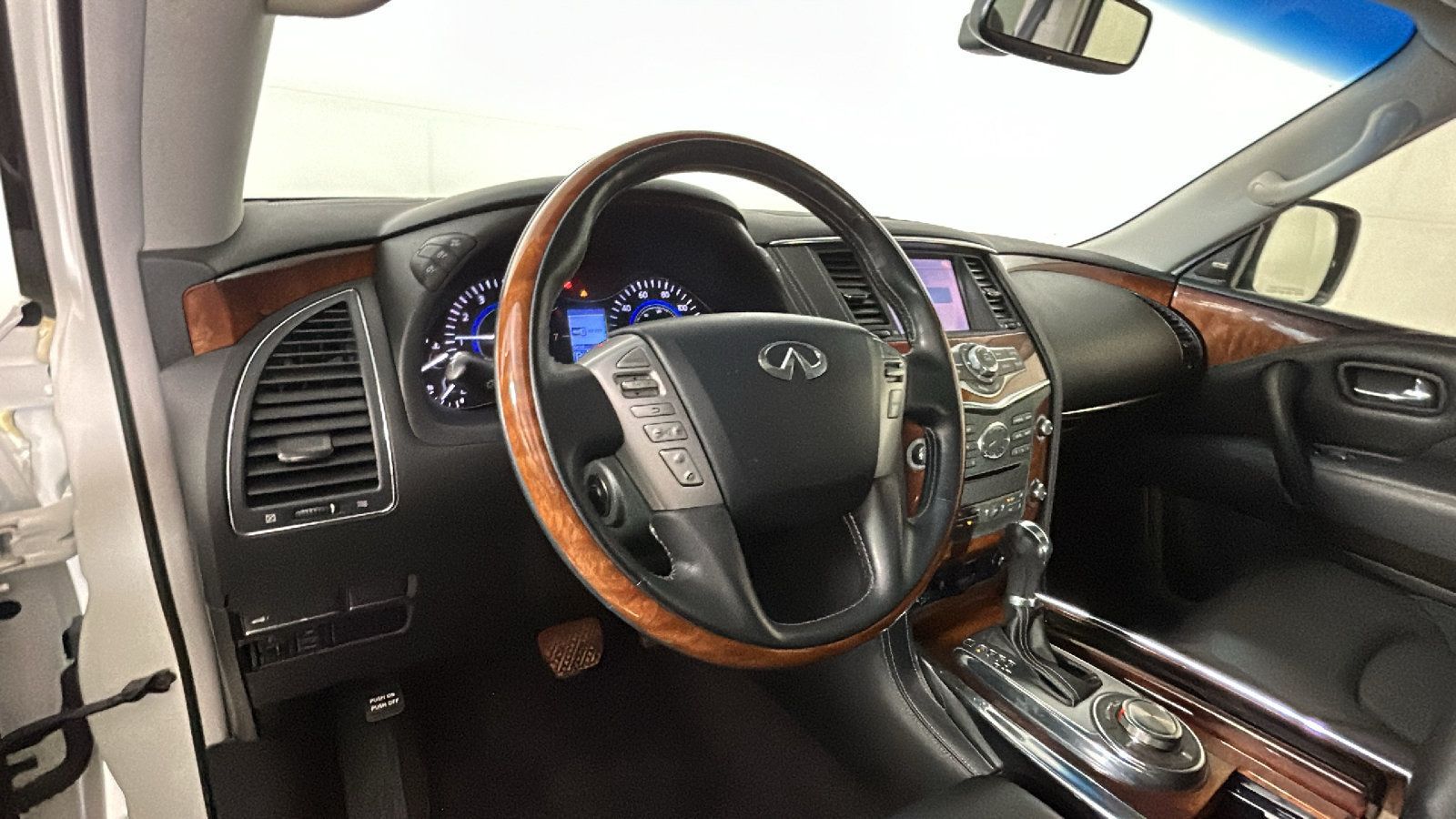 Used 2017 INFINITI QX80 4WD image 15