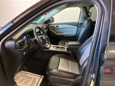 Used 2022 Ford Explorer XLT w/ Equipment Group 202A image 23
