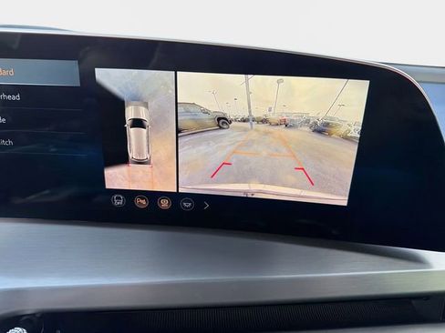 Used 2026 Cadillac Vistiq Premium Luxury image 25