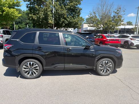 Used 2025 Subaru Forester Touring AWD/4WD image 6