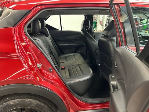 Used 2019 Nissan Kicks SR w/ SR Premium Package FWD image 13