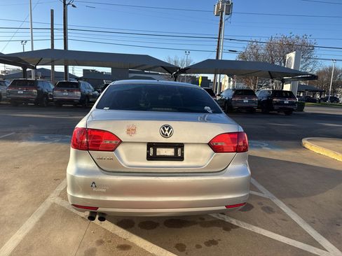 Used 2014 Volkswagen Jetta S image 4