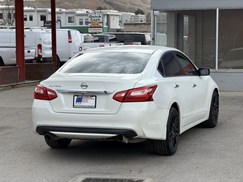Used 2016 Nissan Altima 2.5 S w/ Power Driver Seat Package FWD image 4