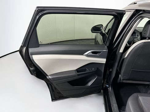 Used 2025 Volkswagen Taos SE image 25