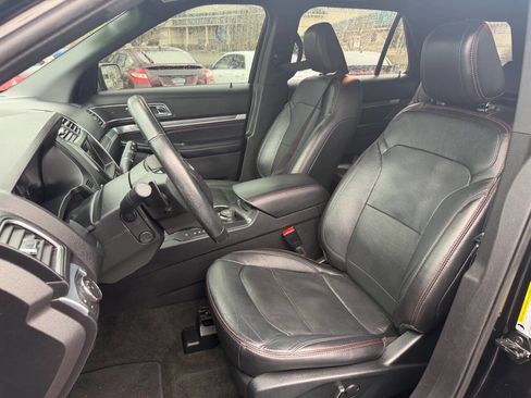 Used 2018 Ford Explorer Sport w/ Equipment Group 401A image 7