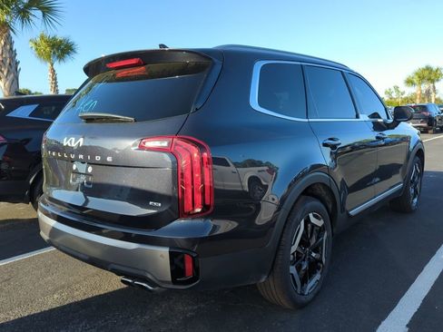 Used 2025 Kia Telluride S image 9