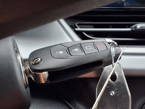 New 2026 Chevrolet Trax LS w/ LS Convenience Package FWD image 19