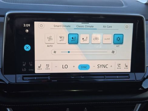 New 2026 Volkswagen Atlas Cross Sport SE image 16