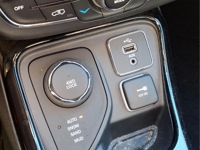 Used 2018 Jeep Compass Limited w/ Navigation Group AWD/4WD image 28