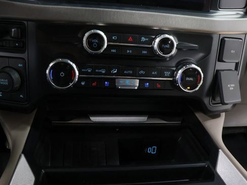 Used 2025 Ford F250 Platinum w/ Platinum Plus Package image 11