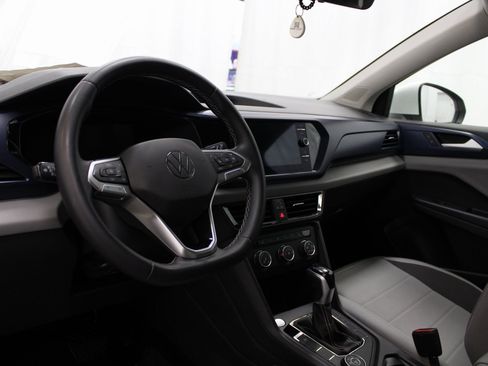 Used 2022 Volkswagen Taos SE image 16