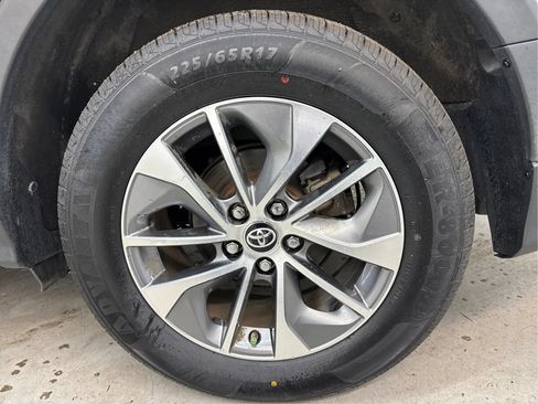 Used 2018 Toyota RAV4 XLE w/ Carpet Mat Package AWD/4WD image 30