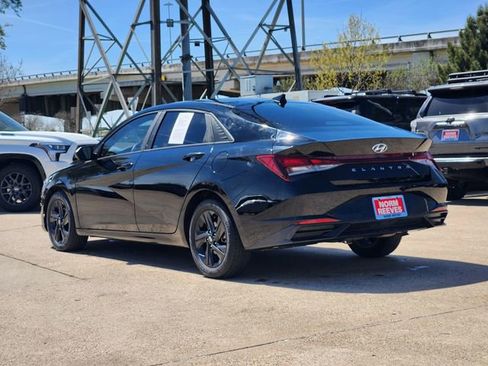 Used 2023 Hyundai Elantra SEL w/ Cargo Package FWD image 4