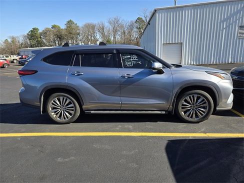 Used 2021 Toyota Highlander Platinum image 9