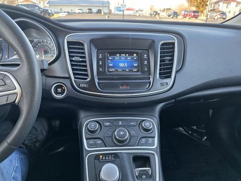 Used 2015 Chrysler 200 Limited image 10