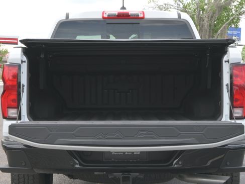 Used 2025 Chevrolet Colorado Z71 w/ Technology Package AWD/4WD image 36