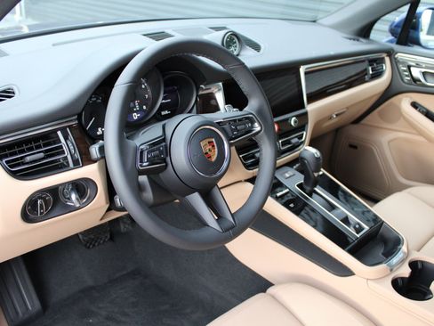 New 2026 Porsche Macan image 4
