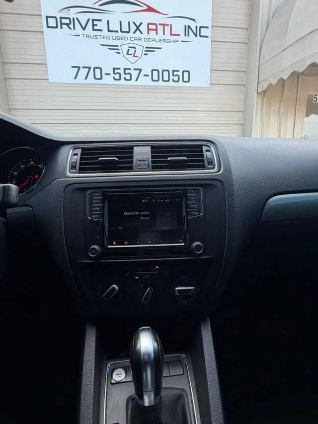 Used 2017 Volkswagen Jetta SE FWD image 5