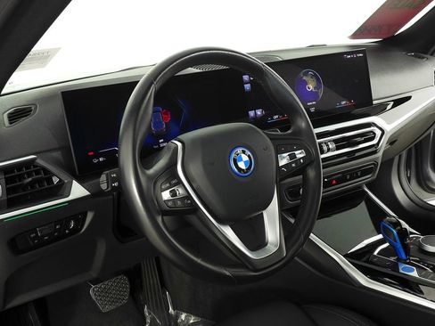 Used 2023 BMW i4 eDrive40 image 31