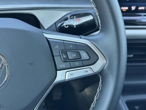 Certified 2025 Volkswagen Tiguan SE image 25