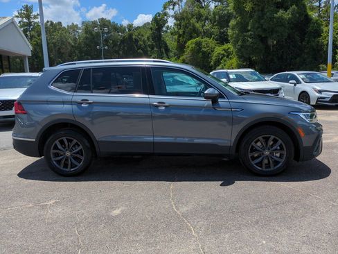Used 2024 Volkswagen Tiguan SE FWD image 4