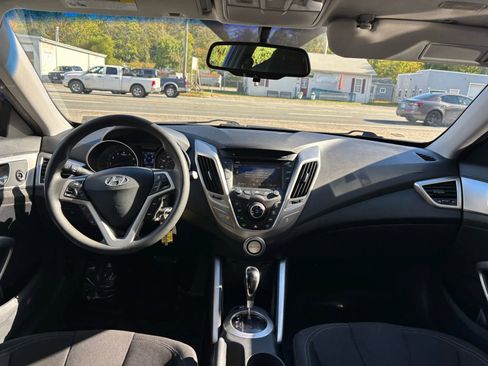 Used 2012 Hyundai Veloster image 24
