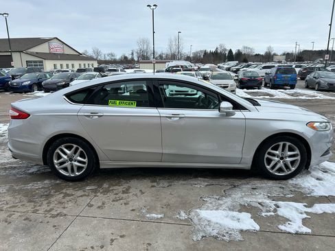 Used 2015 Ford Fusion SE image 4