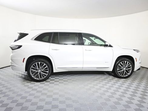 Used 2025 Buick Enclave Avenir image 7