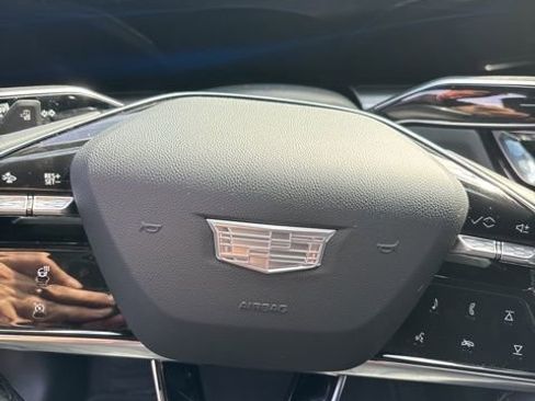 Used 2025 Cadillac Lyriq Luxury image 14