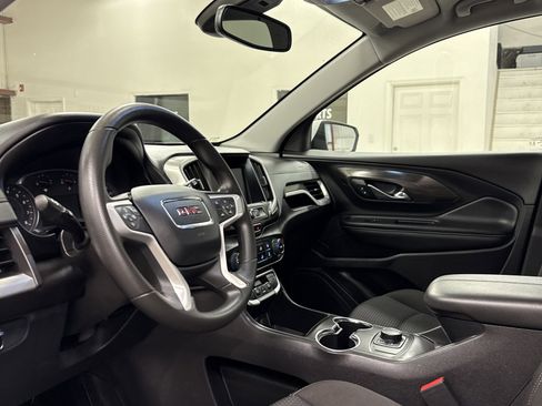 Used 2024 GMC Terrain SLE image 6