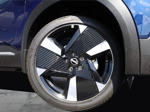 New 2025 Nissan Kicks SR image 3