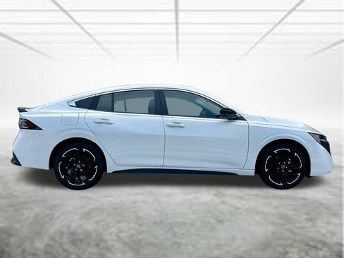New 2026 Nissan Sentra SR w/ Floor Mat Package FWD image 4