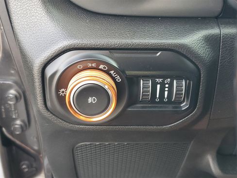 Used 2022 Jeep Wrangler Unlimited Sahara w/ Cold Weather Group image 28