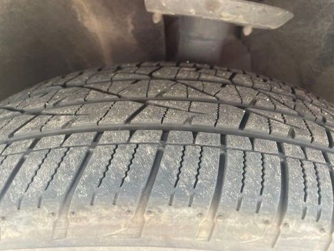 Used 2022 Chrysler Pacifica Touring-L FWD image 2