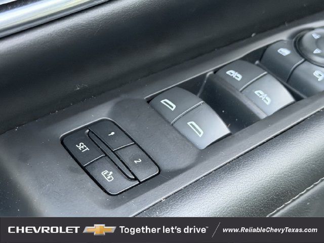 Used 2023 Chevrolet Suburban Z71 w/ Luxury Package AWD/4WD image 28